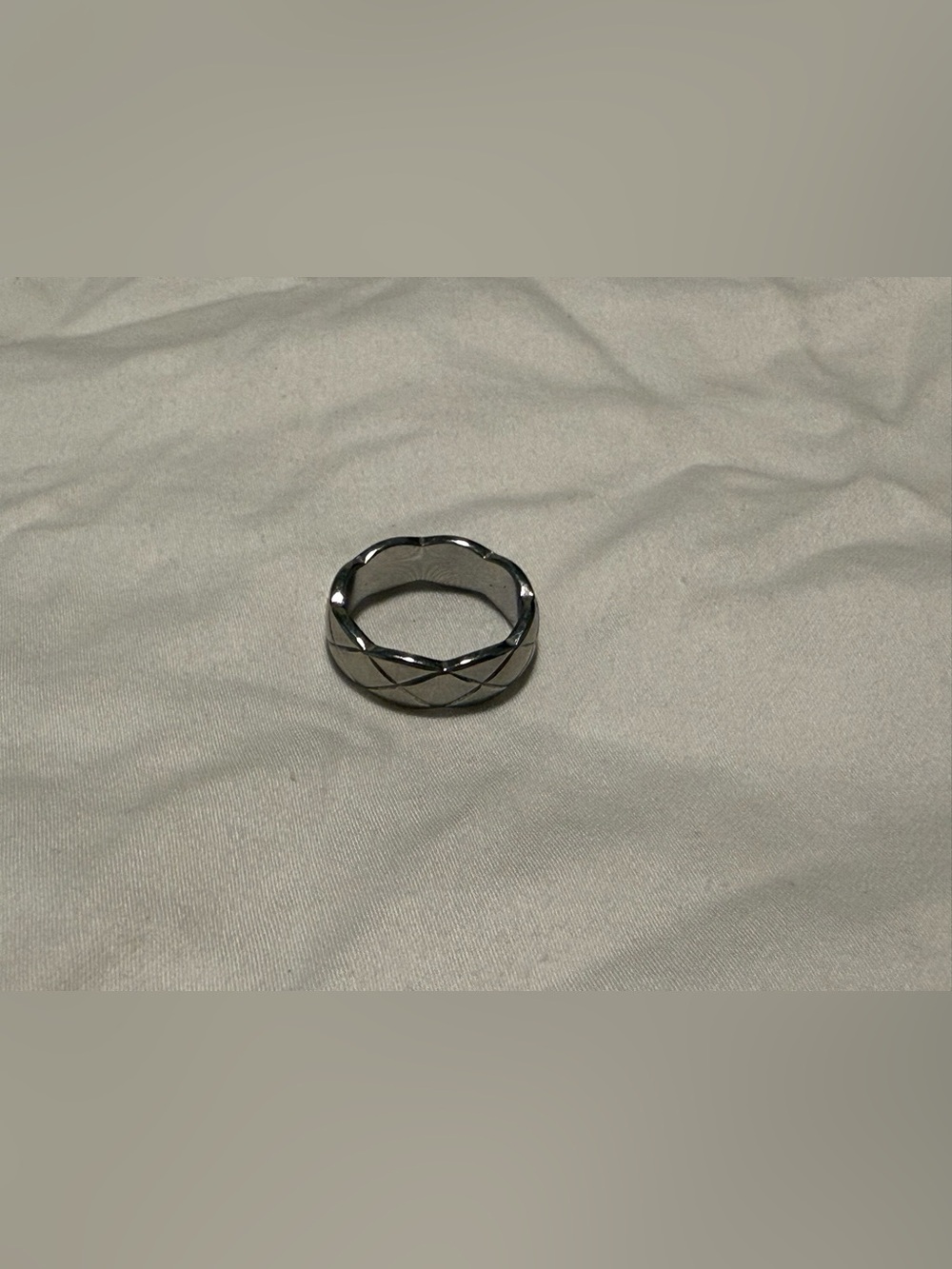 Silver Quilted Pattern Band Ring - Picture 2 of 3